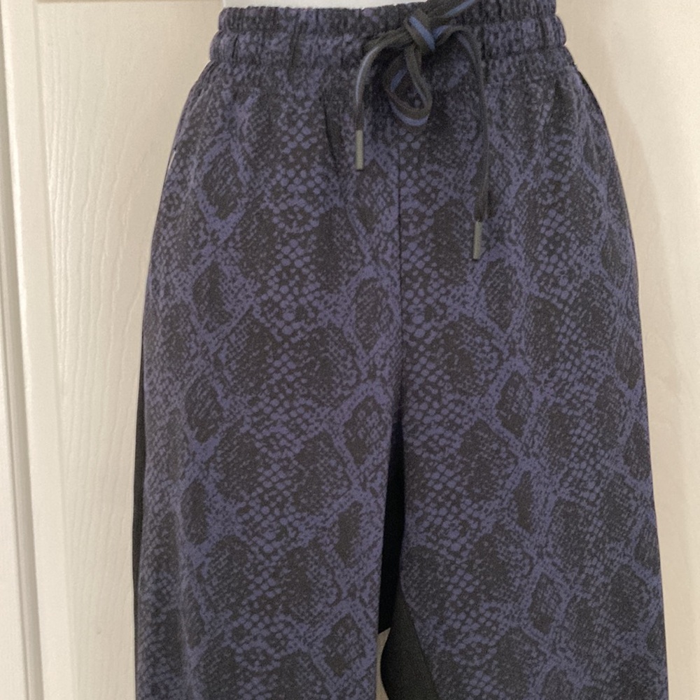 Athleta Womens Snakeprint Brooklyn Jogger Blue Black Drawstring Waist 6